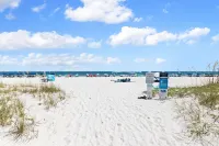 2BR Condo Beach Access Pool and Walk to Hangout