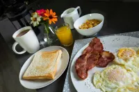 Angelica Guest House - พร้อมอาหารเช้า
