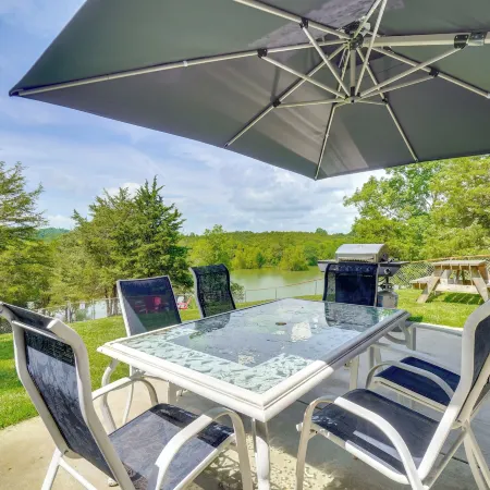 Boat Dock: Pet-Friendly Douglas Lake Getaway!