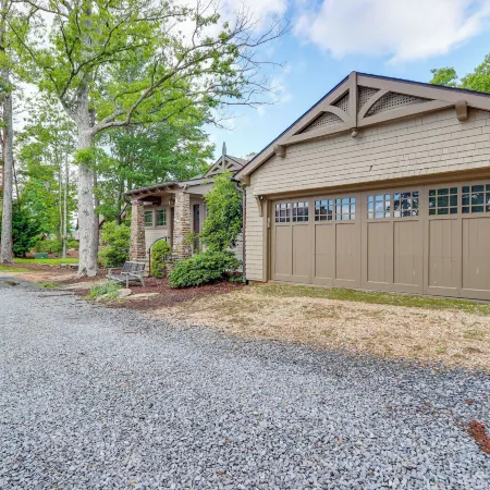 Waterfront Escape on Blue Ridge Lake w/ Dock!