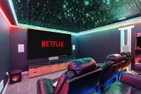 Stylish & Spacious Retreat - with a High tech Movie Theater near DT Minneapolis Hotels in Fridley