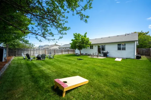 Charming Home—Near Triple Play, Silverwood & Hayden Lake! Fire Pit, Fenced Yard & a Plum Tree! Hotels in Hayden