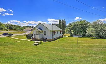 Quaint and Scenic Country Cottage, 3 Mi to New River