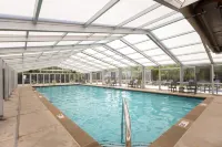 Spacious Townhome with Year-Round Pool and Hot Tub - Inviting Retreat