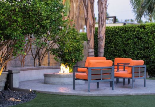 2. 더 팜 스프링스..