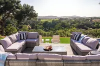 Vibrant 3.5-acre Paso Escape with Pool, Hot Tub & Views! Hotels in Templeton