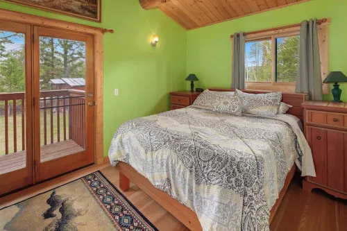 Gorgeous Log Home 9 mi from West Glacier Hotels in Martin City