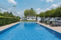Mount Coolidge Motel - Parking