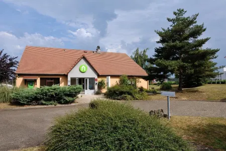 Campanile Moulins - Avermes Отели в г. Сувиньи