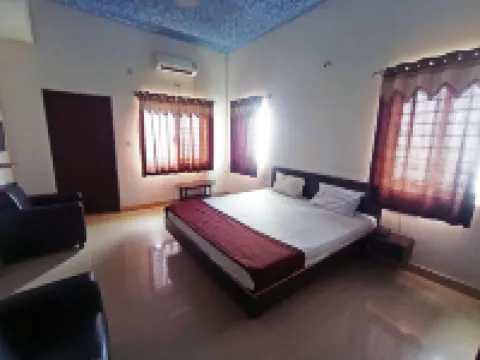 Savanur Deluxe Lodge 達文蓋雷縣酒店