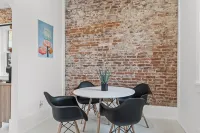 The Main St. Oasis - Heart of Downtown Madison - Steps from Shopping & Dining