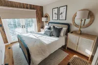 Spacious lakeview lodge on Lake Cumberland with WiFi, AC