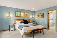 Newly Rebuilt Home - Hot Tub - Sauna - Sleeps 14