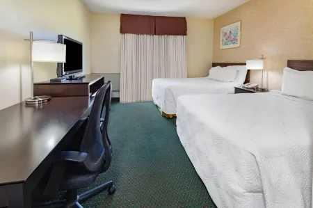 Travelodge by Wyndham Bracebridge Отели в г. Брейсбридж