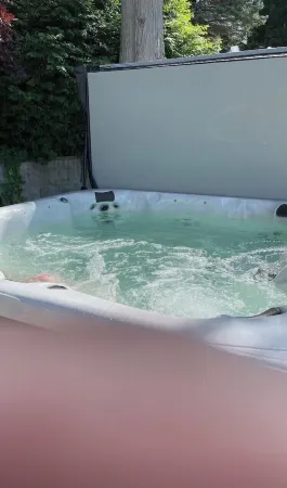 Lakefront Home on Crooked Lake, Beautiful Views and Plenty of Space and Hot Tub! Отели рядом с достопримечательностью «Premier Rental-Purchase»