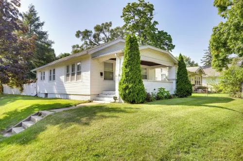 Lovely Home in South Bend Walk to Notre Dame! Các khách sạn ở Nam Bend