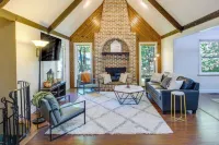 Overland Park Home w/ Fenced-in Yard & Gas Grill! - Homestays