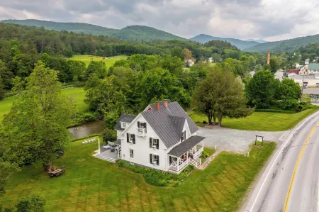 Woodbridge Inn Bed & Breakfast Отели рядом с достопримечательностью «AT trailhead Woodstock VT»