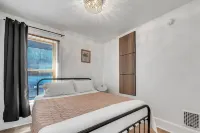 mins to the Niagara Falls with WiFi, AC, Arcade, full kitchen