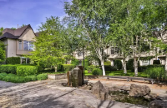 現代溫哥華聯排別墅 - 就在主街上！