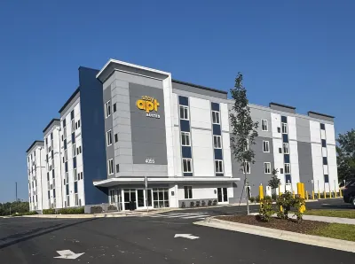 stayAPT Suites Fayetteville Hôtels à proximité de l'Aéroport Regional Grannis Field