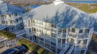 Completely Remodeled Table Rock Retreat: Cozy Lake View Condo + Screened Porch