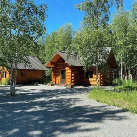 Beautiful Comfy Alaskan Log Home 2