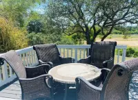 Cheerful 2 Bedroom cottage on the Llano River- Sleeps 6!