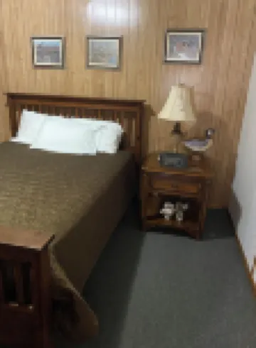 Cozy Country Cabin! 1 mile from Lake and beach area!
