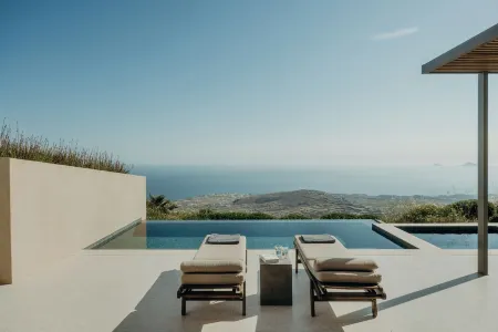 Santorini Sky, Luxury Resort Отели рядом с достопримечательностью «Тира»