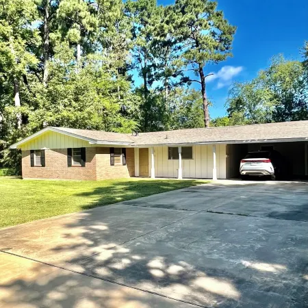 Sweet Family Home, spacious area with all new material inside the house