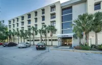 Clearwater Beach Condo 3 BR fits 6-8 ppl