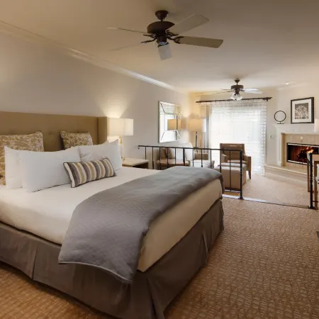 Pelican Inn & Suites
