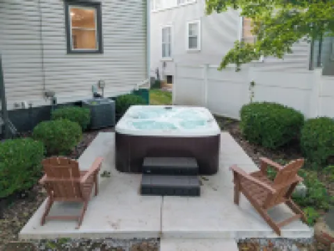 Bourbon Trail Retreat . Sleeps 10 + Hot Tub. In the Heart of the Bourbon Trail