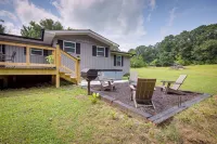 Close to Nickajack Lake! Serene Retreat w/ Hot Tub - parking