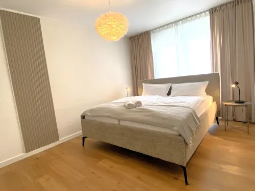 5 Min von der Hochschule enfernt - Familien-Apartment mit Balkon & Kinderbett