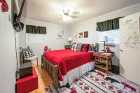 Cabin 16 Mi to Polar Express: Hot Tub + Mtn Views Отели в г. Стекоа