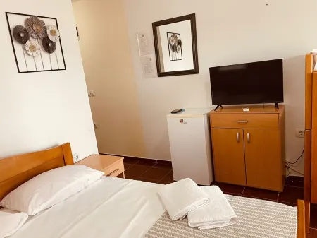 Apartmens Sea House Dobra Voda Отели в г. Добра-Вода