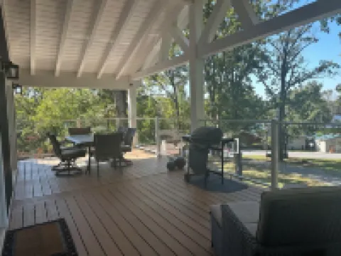 Lake of Egypt Hill Top Retreat - Sleeps 8