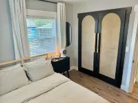 Charming 2-bedroom house in Albany with AC, WiFi Hotels in Albany