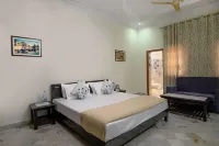 Your home away from home. Hotels in Mandor