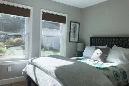 Detached Guest Cottage Backs to Private Park In Midtown Sacramento Отели рядом с достопримечательностью «Riverside Hall School of Engineering and Computer Science»