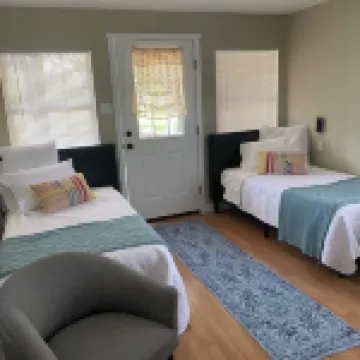 The Beulah Jane is a peaceful cabin on working farm in Glen Rose.