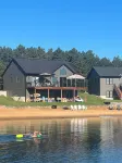 Modern 4 bedroom Lake House on Private Lake near WI Dells/Castle Rock Lake