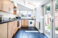 Cosy 4-Bed - Sleeps 7 Garden فنادق في 