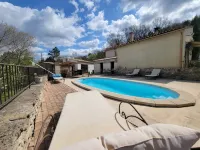 8-person house with pool and jacuzzi, 5 minutes from apt.