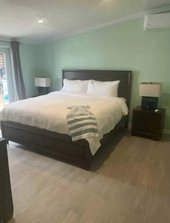 Pepper Town Villa is a 2 bedroom 2.5 bed villa with a pool and of outdoor space