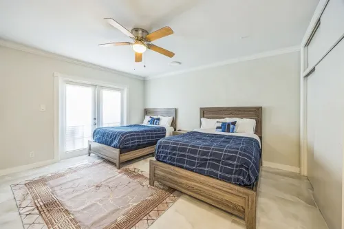 Spacious Luxury Oasis + Heated Pool+Jacuzzi+8P Tiki Bar- Beach Vibes Awaits You!