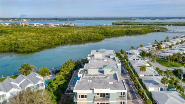 Three Bedroom Condo with Elevator and Views of Gulf and Lemon Bay  Boats Welcome