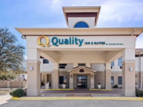 Quality Inn & Suites Granbury Hotels in Hood County